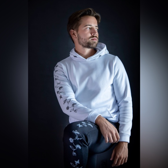 Sweatpants and hoodies with unique Mexican embroidery - Picture 4 of 5